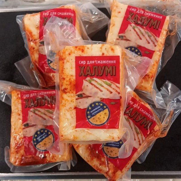 Європейська сироварня СИР твердий ХАЛУМІ З ПАПРИКОЮ (Хр)