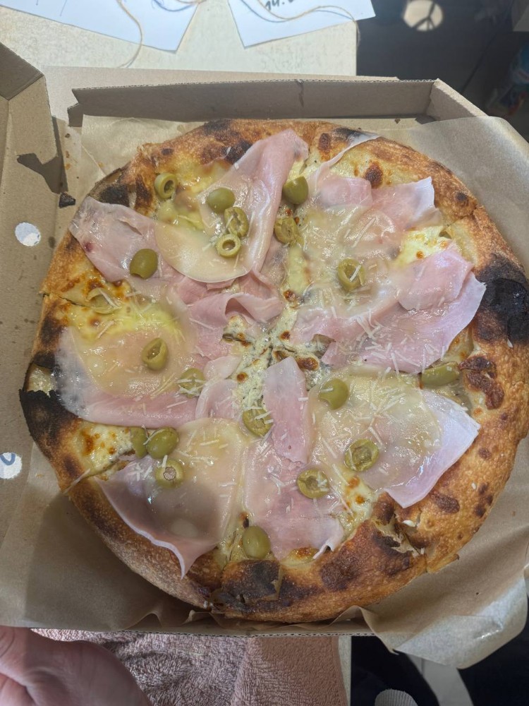 Піца трюфельна з прошуто котто та провалоне