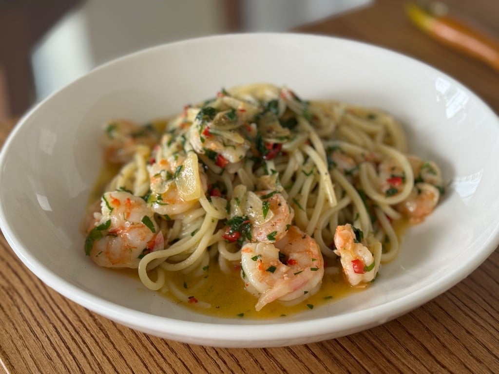 Спагеті Аліо Оліо пеперончіно з креветками