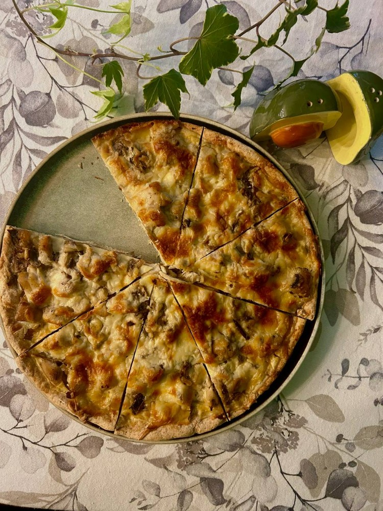 Кіш з куркою та грибами