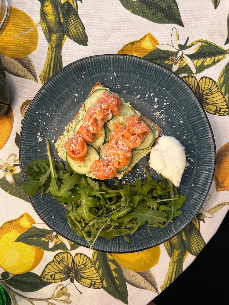 Тост Авокамеджик