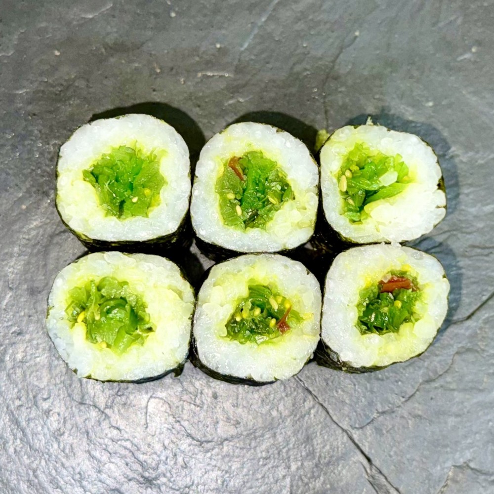 Макі з салатом Чука