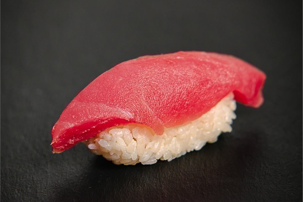 Суші з тунцем