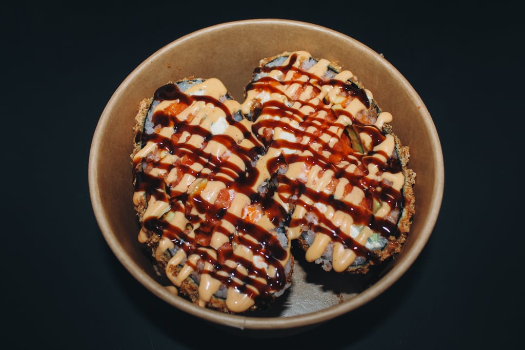 Суші-бургер з лососем та тунцем