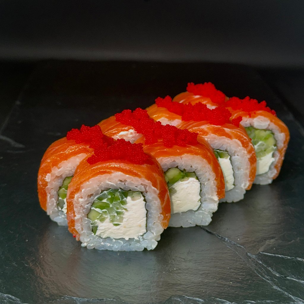 Філадельфія з лососем і авокадо