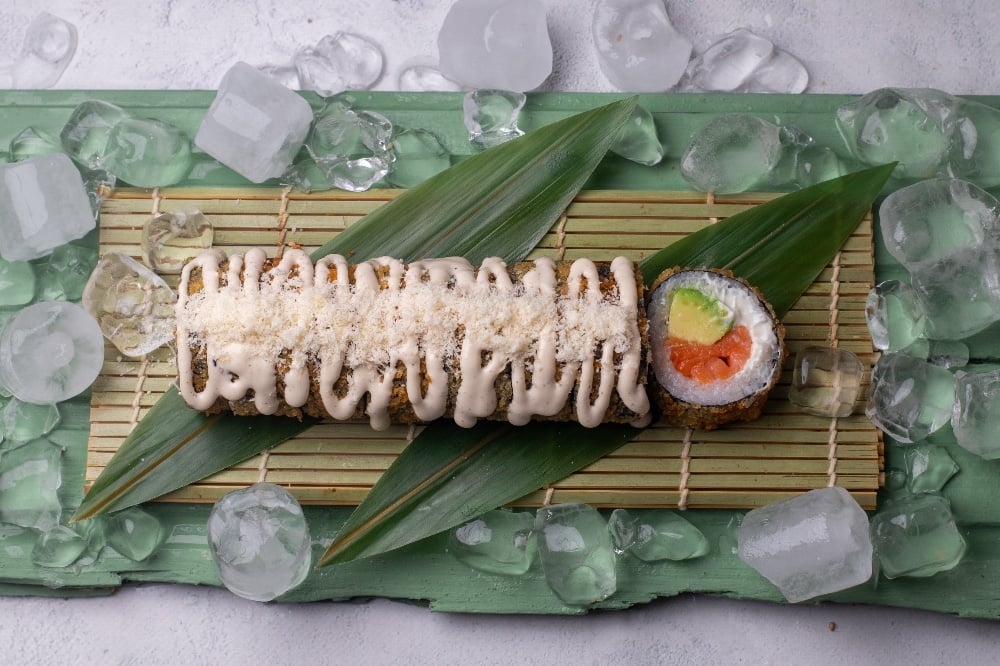 Смажений з лососем та авокадо