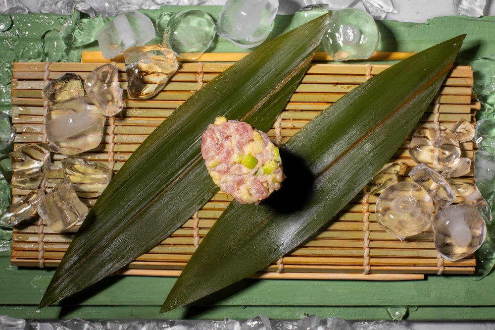 Гункан з тунцем та авокадо