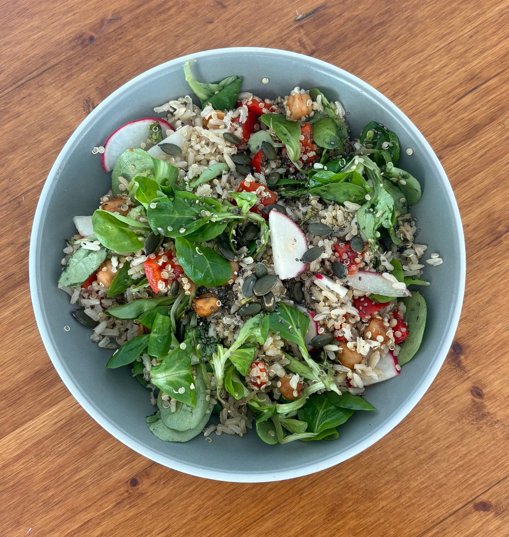 Ensalada de quinoa y arroz integral con Pimientos rojos y garbanzos asados y menta, Dale al click para mas ingredientes y aliños