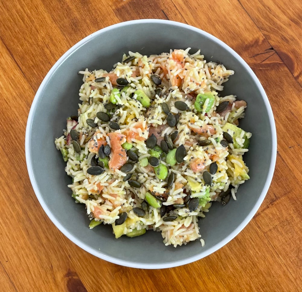 Ensalada de salmon, mango y aguacate con aliño de teriyaki