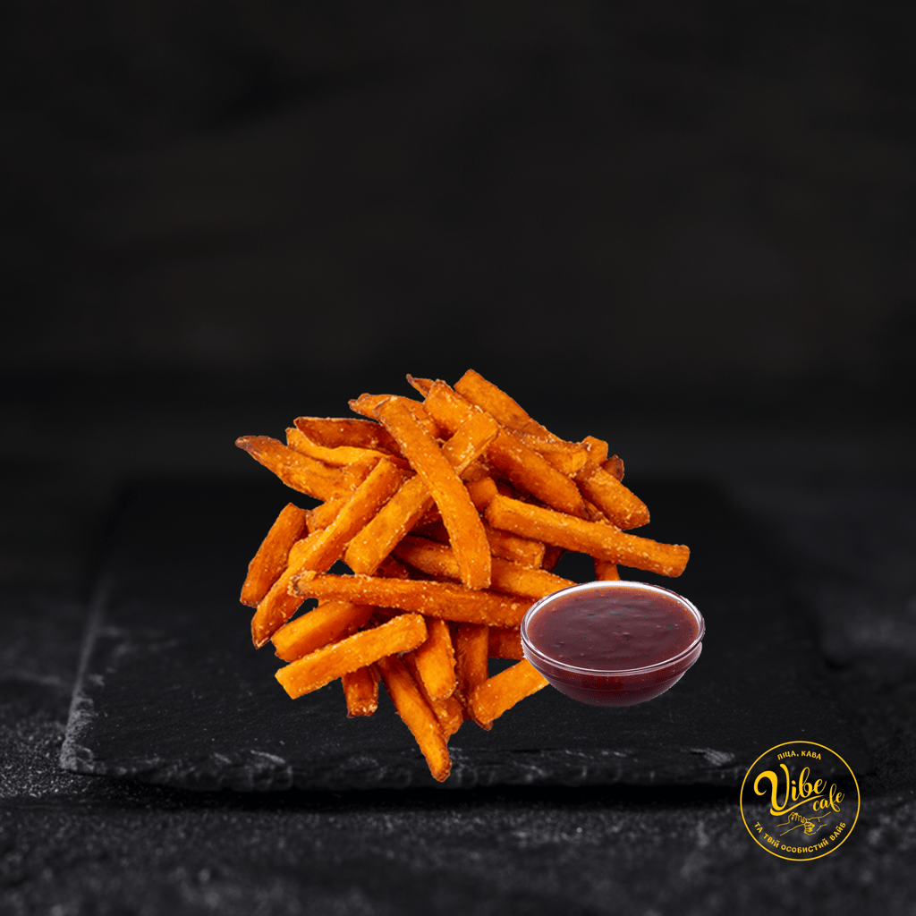 Батат фрі з пармезаном та журавлиним соусом