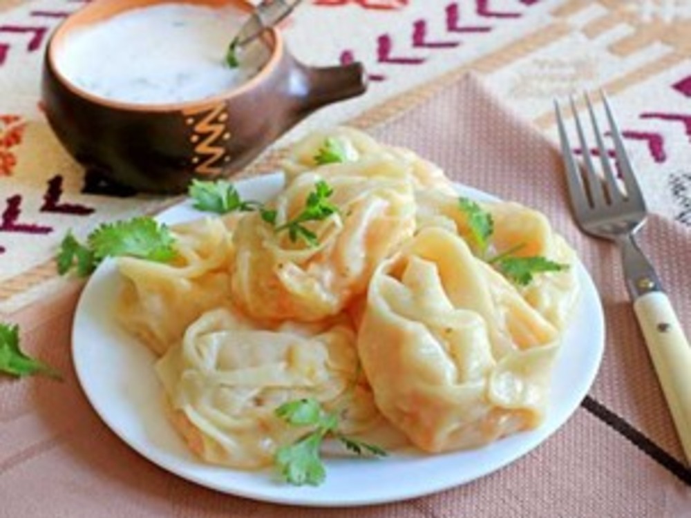Манты вегетарианские, салат, баурсаки, сухофрукты, дессерт