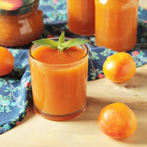 Homemade apricot juice 0.5 l - Домашний абрикосовый сок 0,5 л