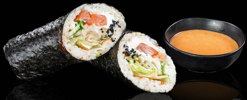 Суші шаурма з лососем