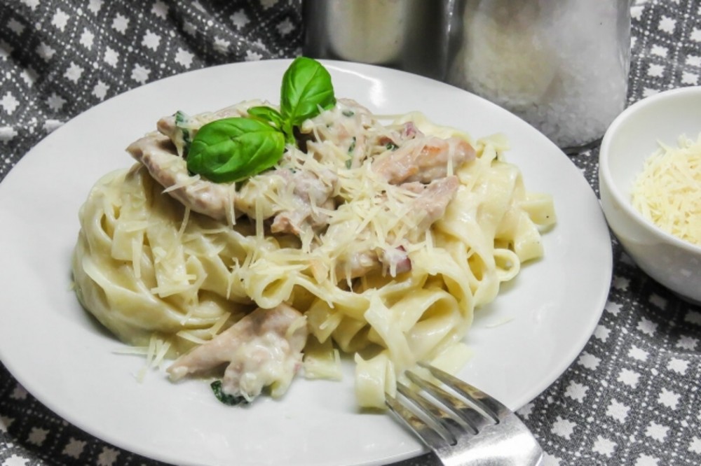 Фетучіні  з курячим філе 