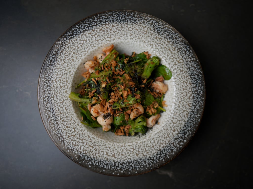 Шпинатний салат зі смаженими креветками