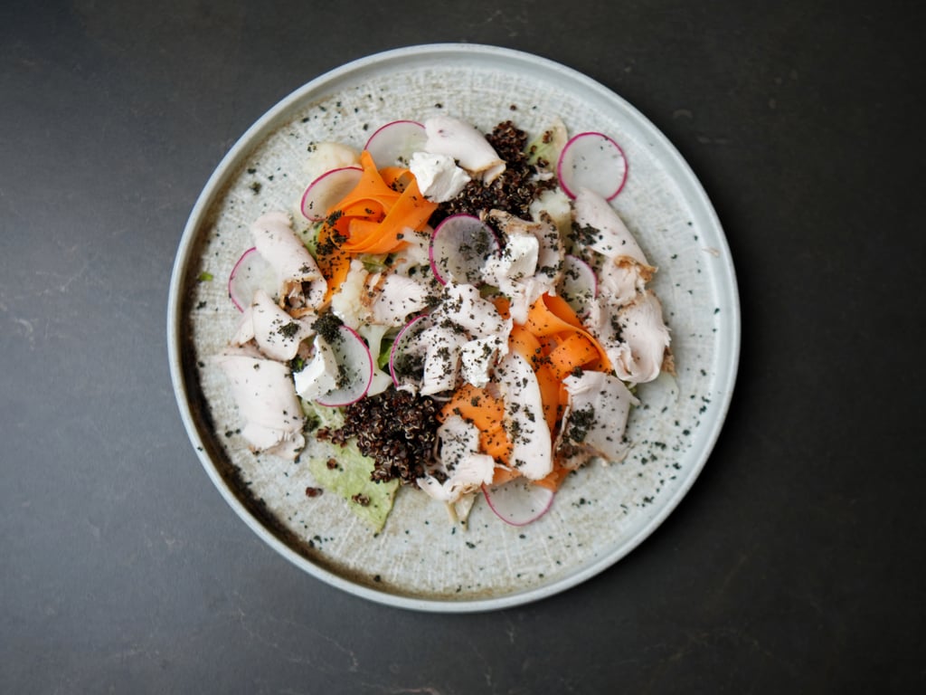 Салат з куркою та кіноа