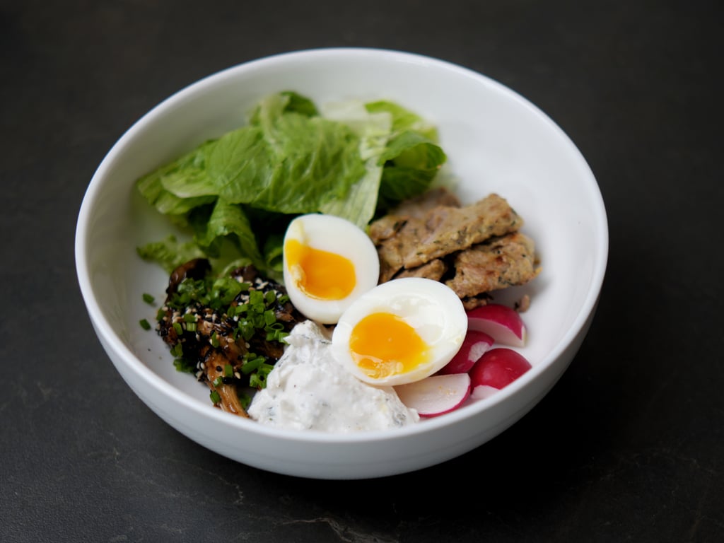 Салат зі свининою та смаженими гливами