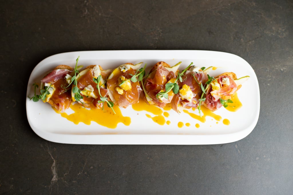 Брускети з пармою