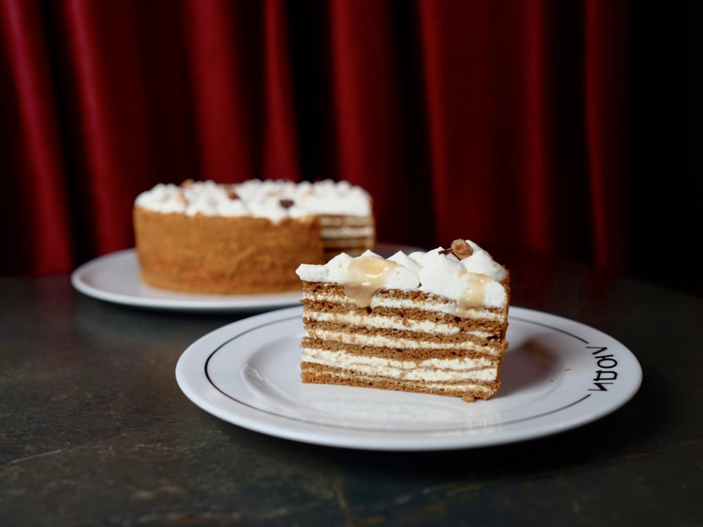 Торт карамельний медовик 