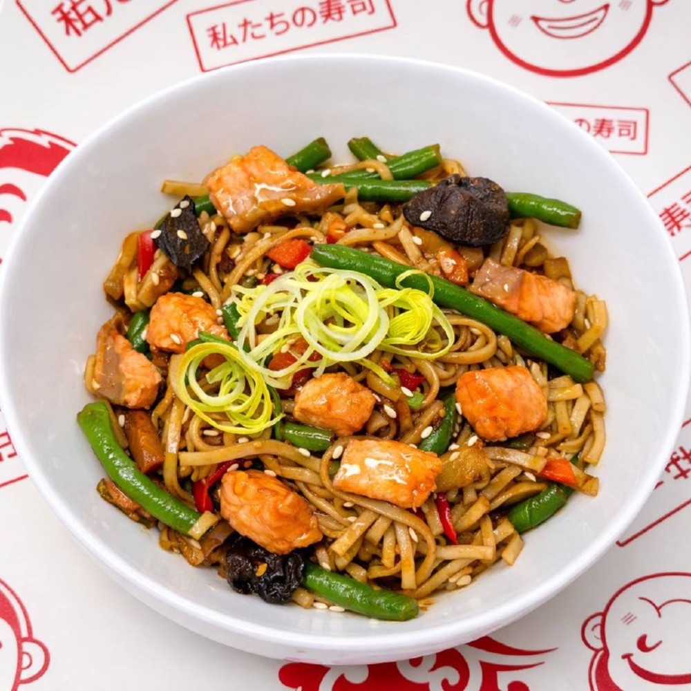 Локшина з копченім лососем в соусі теріякі 350г