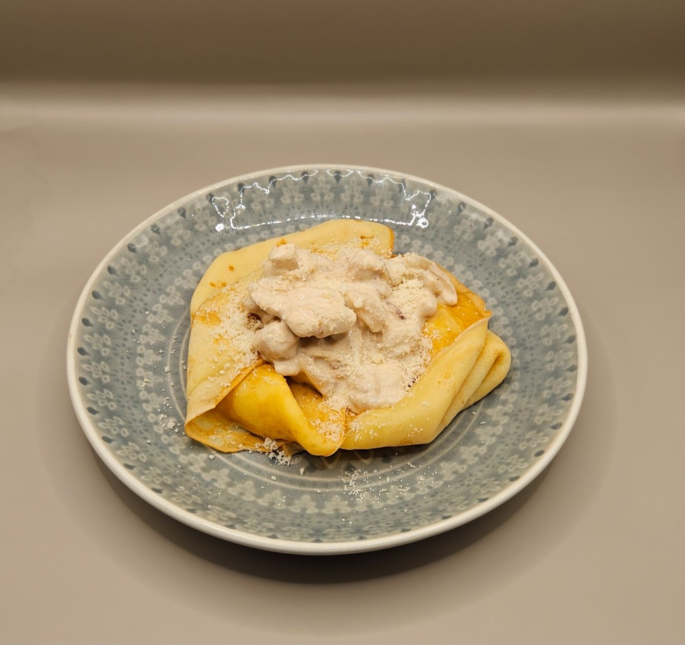 Млинці з курочкою у вершковому соусі