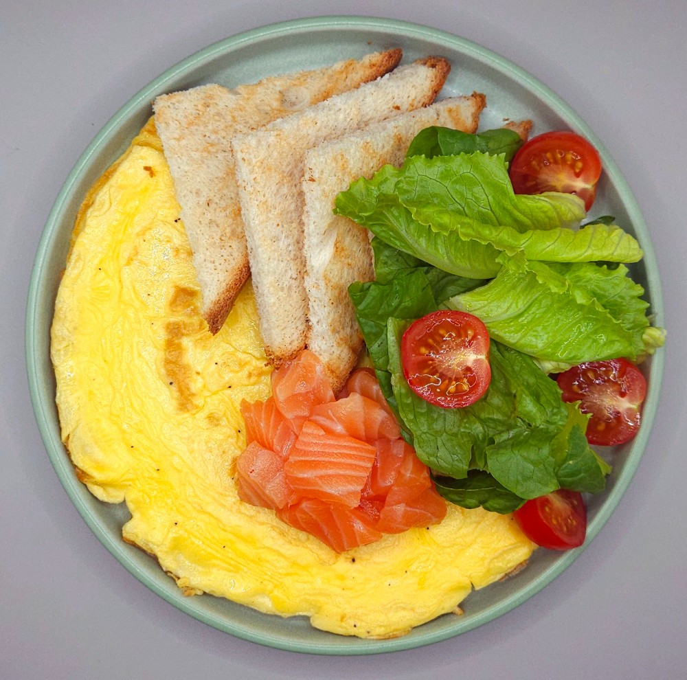 Омлет з лососем