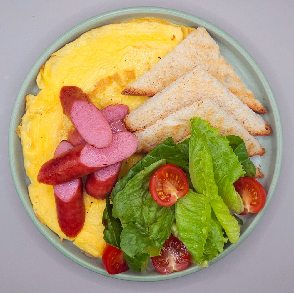 Омлет з ковбаскою