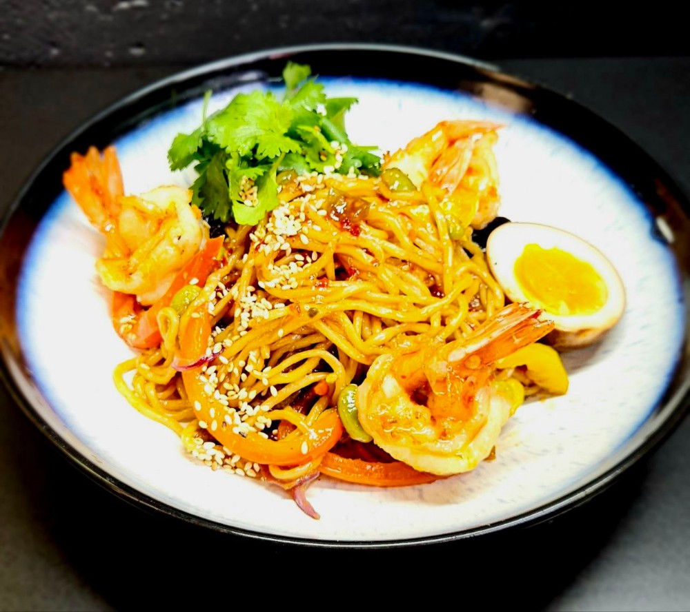 Яєчна локшина з креветкою