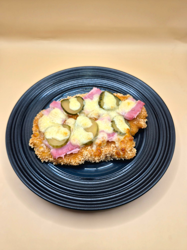 Шніцель курячий BBQ з беконом