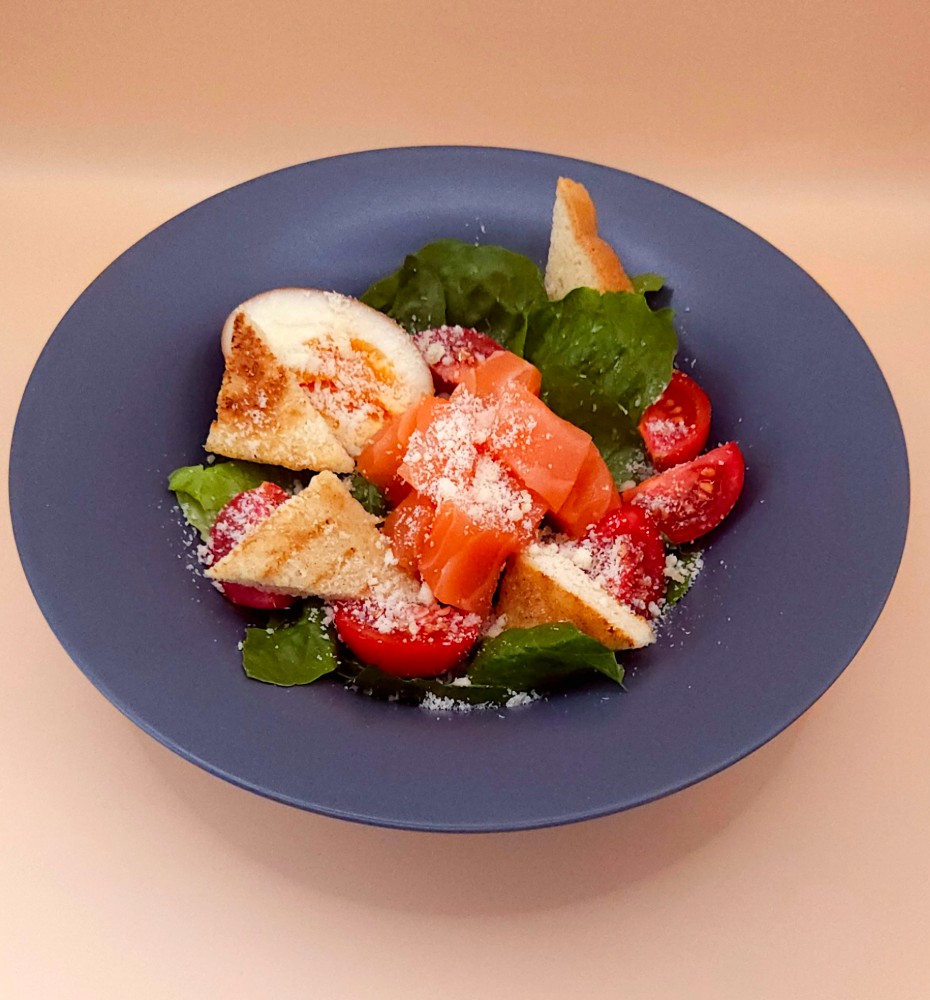 Салат Цезар з лососем