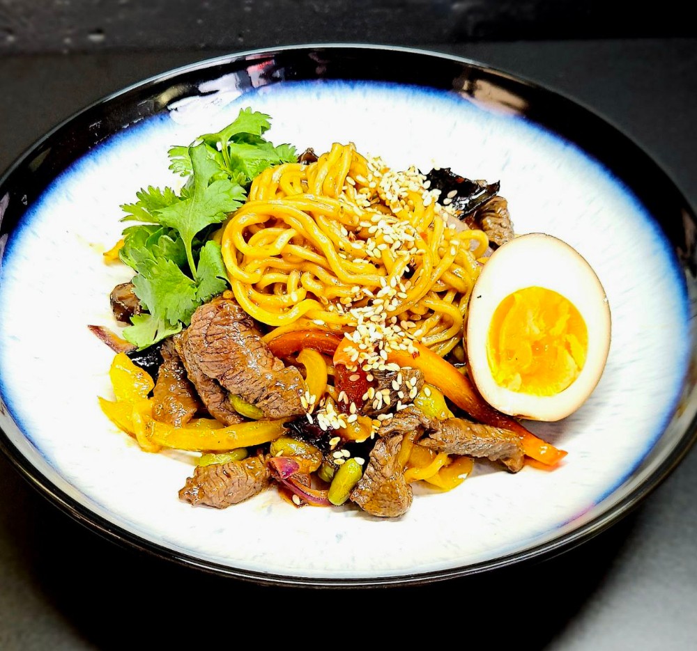Яєчна локшина з яловичиною