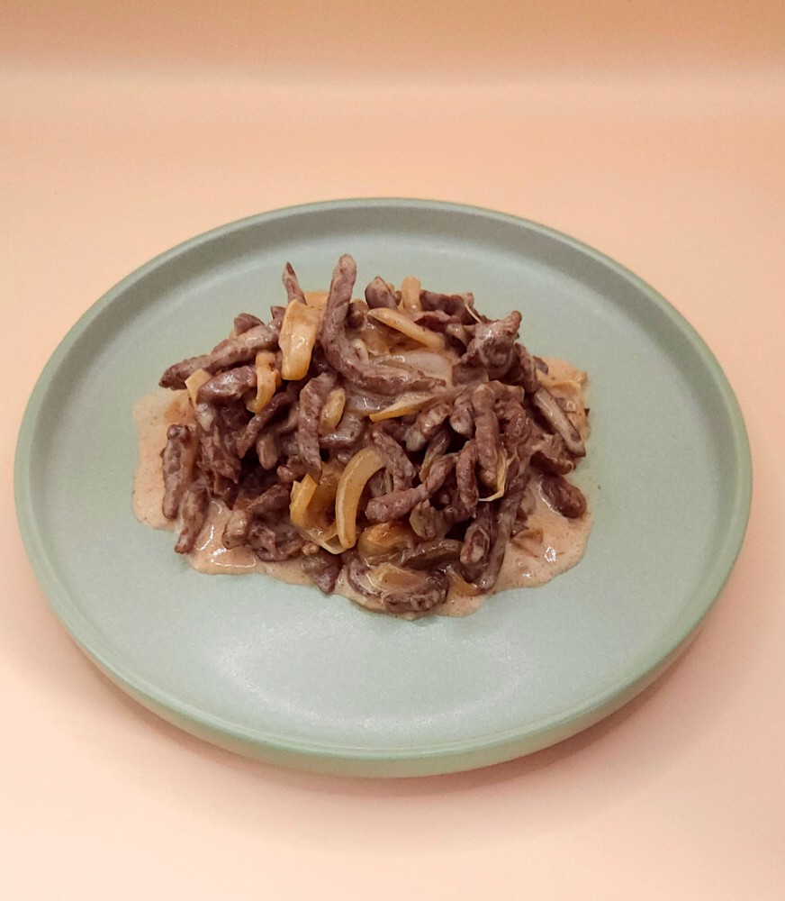 Бефстроганов з яловичиною