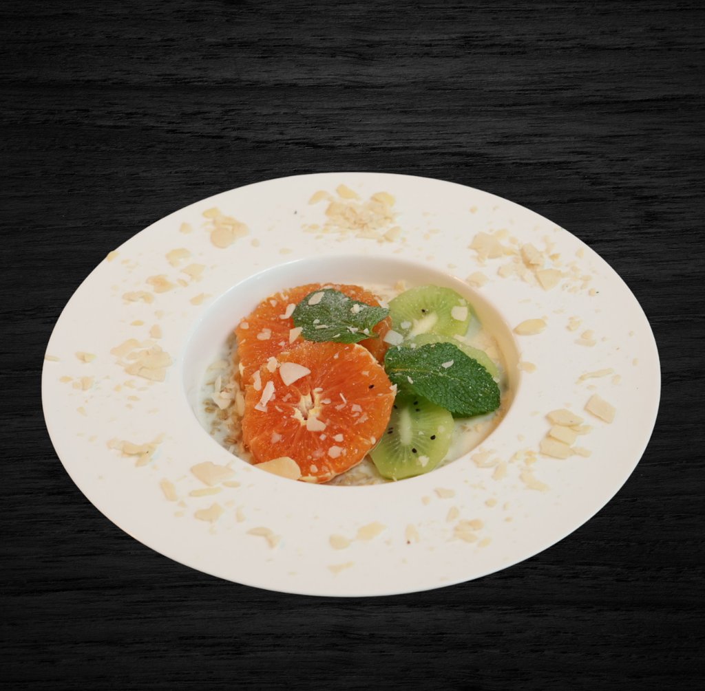 Каша вівсяна з ягодою