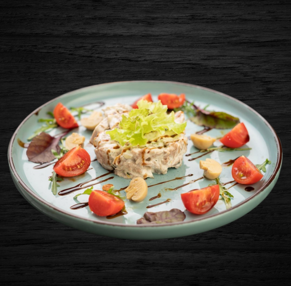 Салат мясний