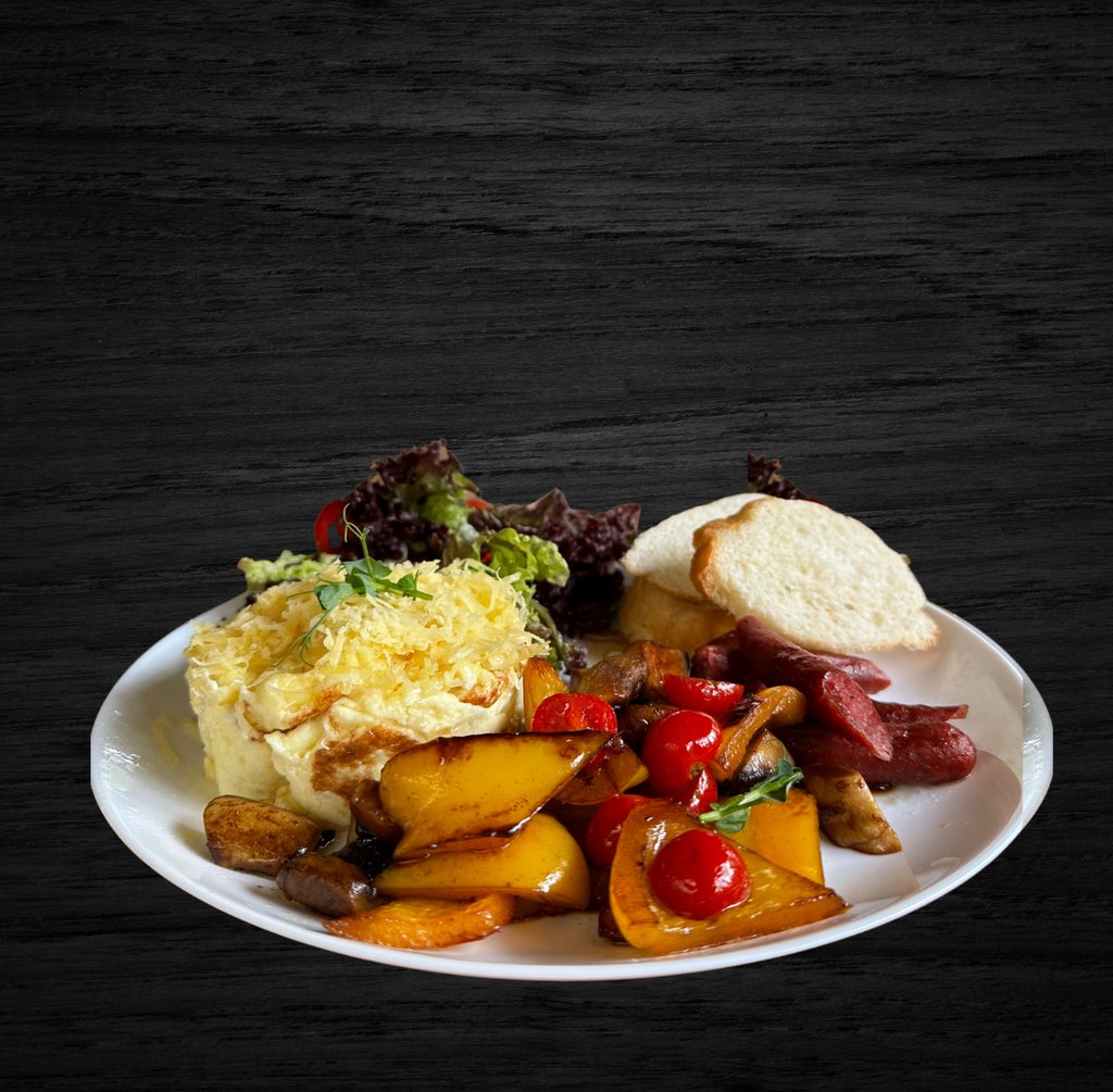 Скрамбл з ковбасками та сиром