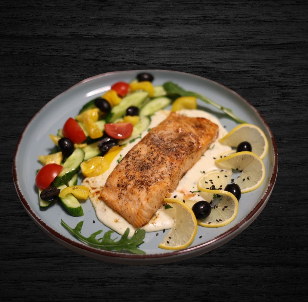 Лосось з соусом від шефа