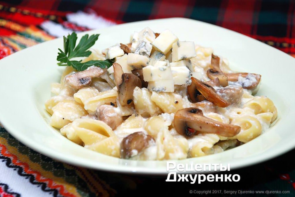Сирна паста з печерицями