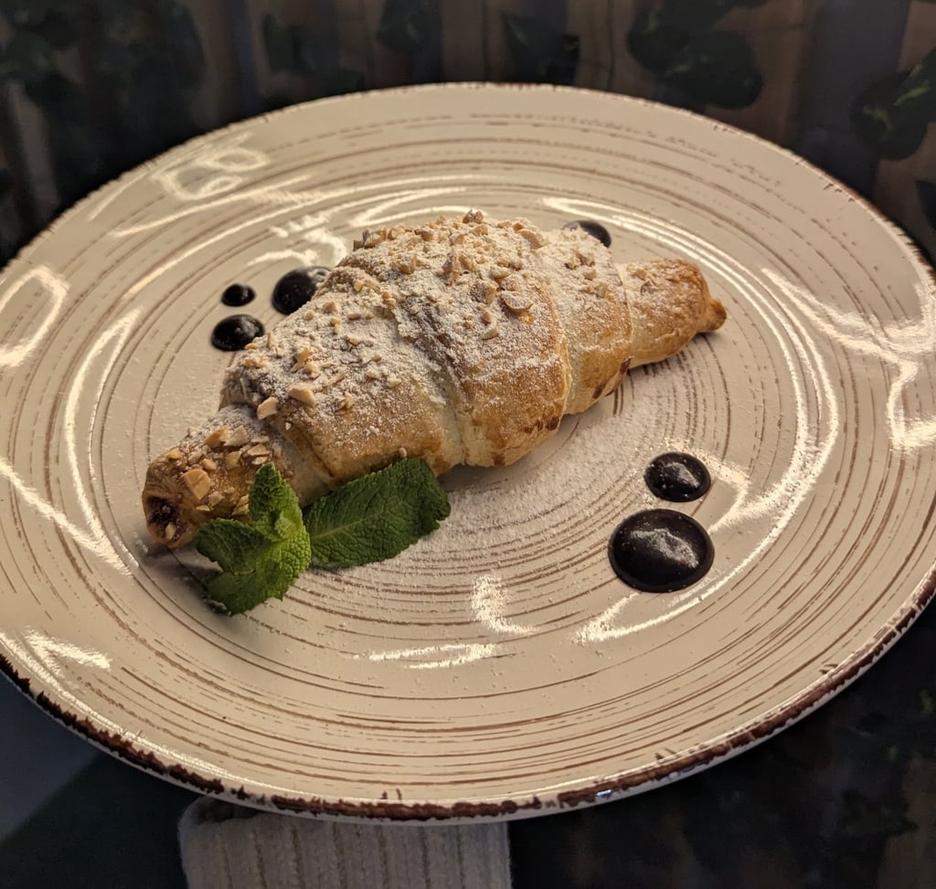 Круасан з шоколадом 100г