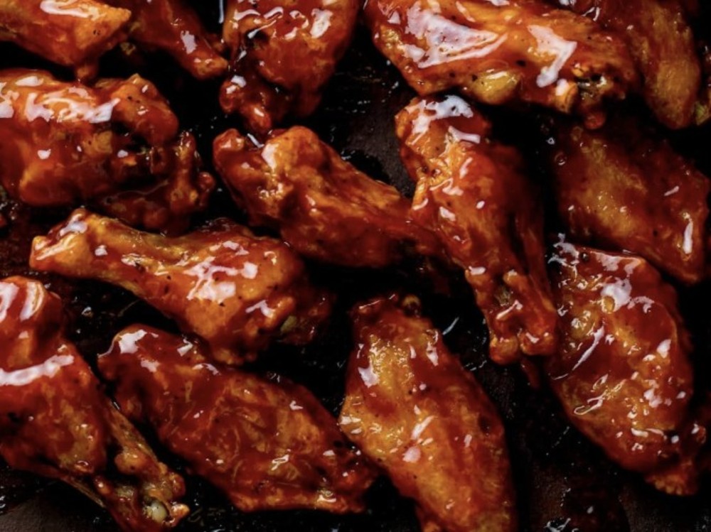 5 Piece Sticky Wings and Regular Chips and 350ML Soda