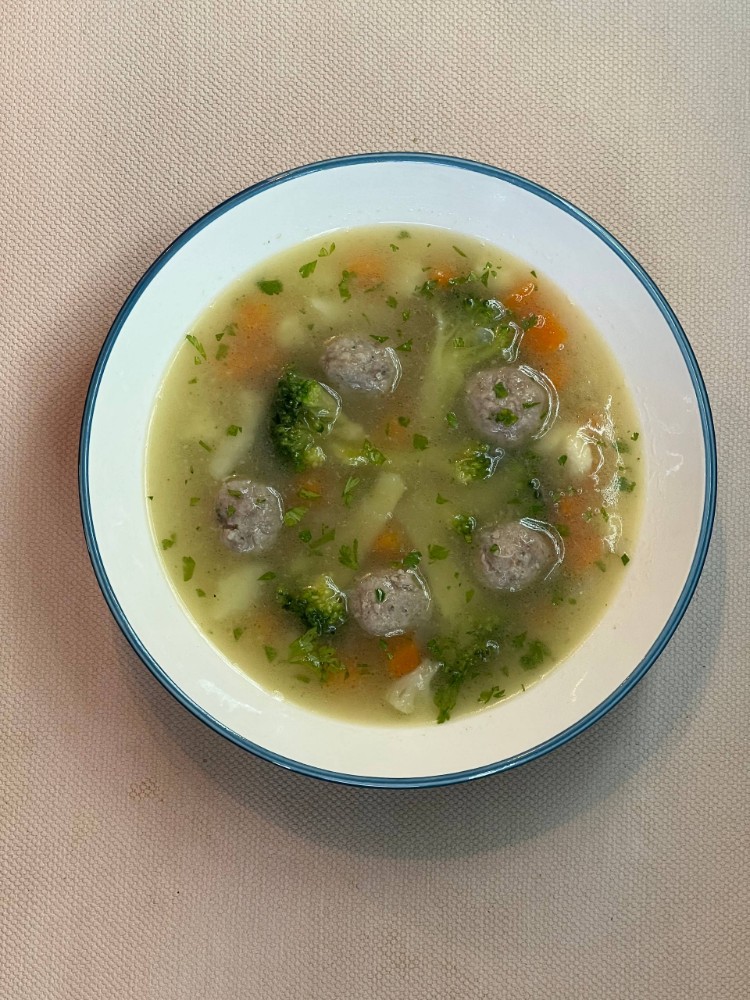 Овочевий суп із фрикадельками