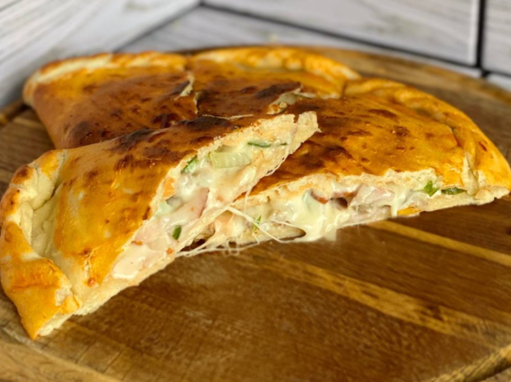 Кальцоні з куркою (закрита піца)