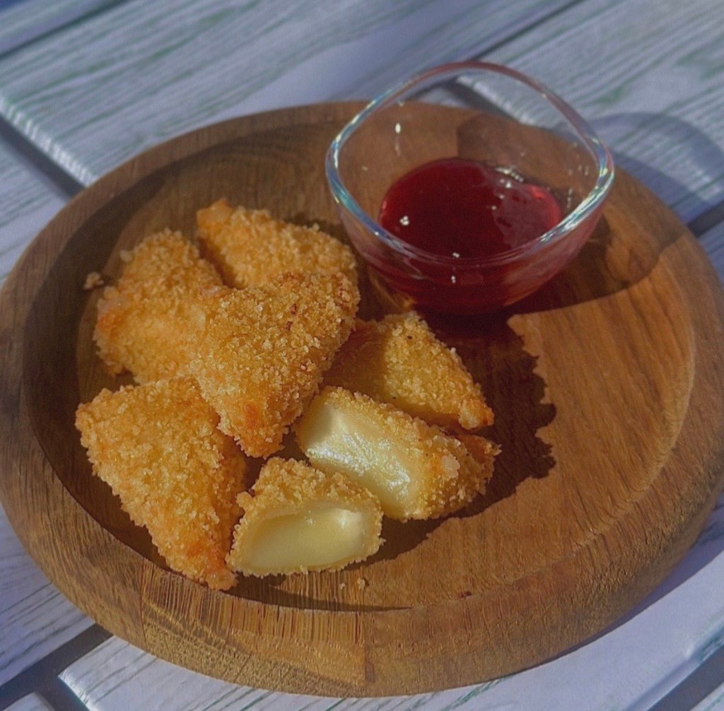 Сирні трикутники з сиром моцарела