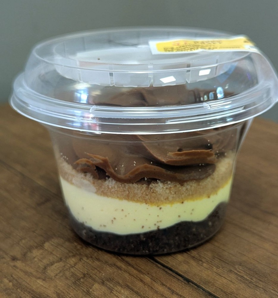 Десерт у стаканчику