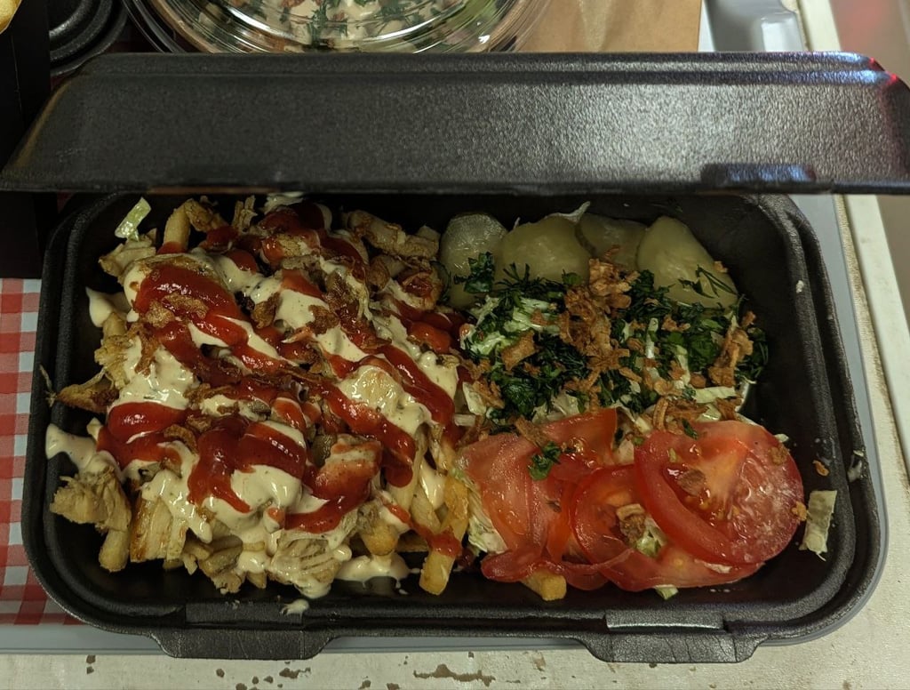 Фірмова тарілка з ковбасками
