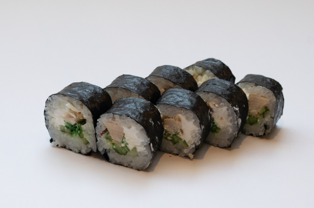 Футомакі з куркою та чуке (220г)