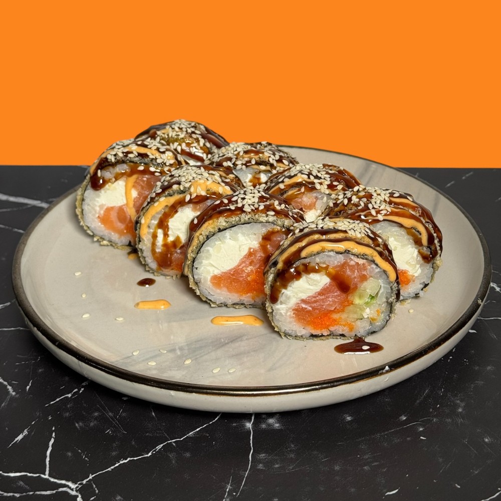 Смажений рол з лососем