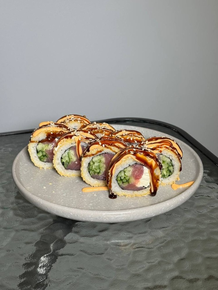 Смажений рол з тунцем