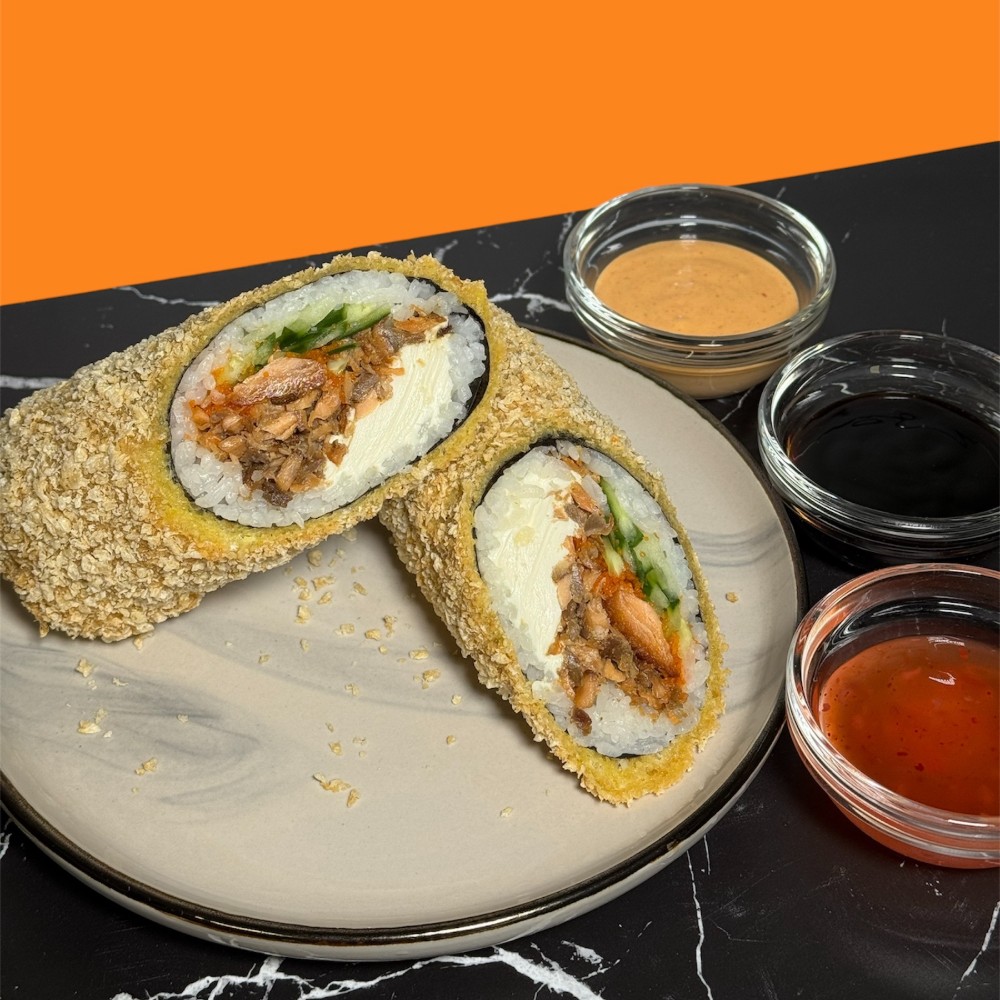 Суші шаурма зі смаженим лососем + соус