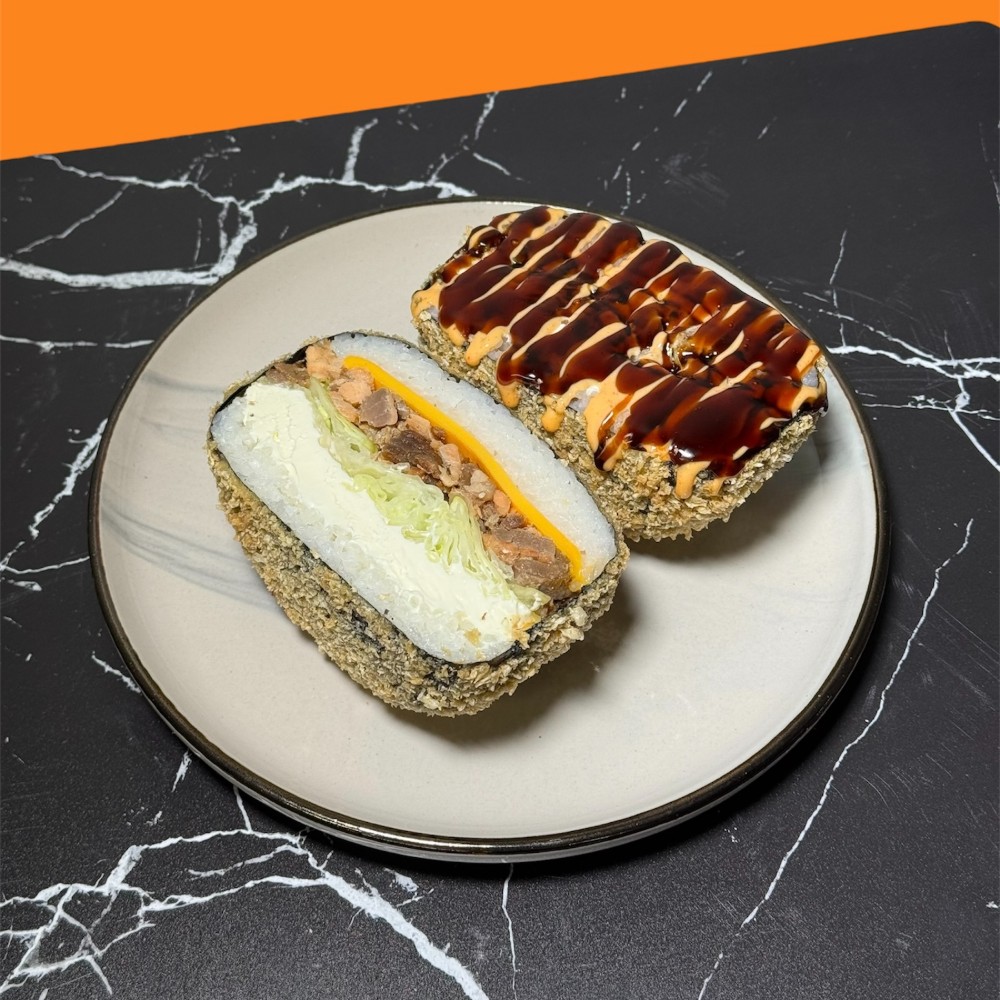 Суші бургер зі смаженим лососем