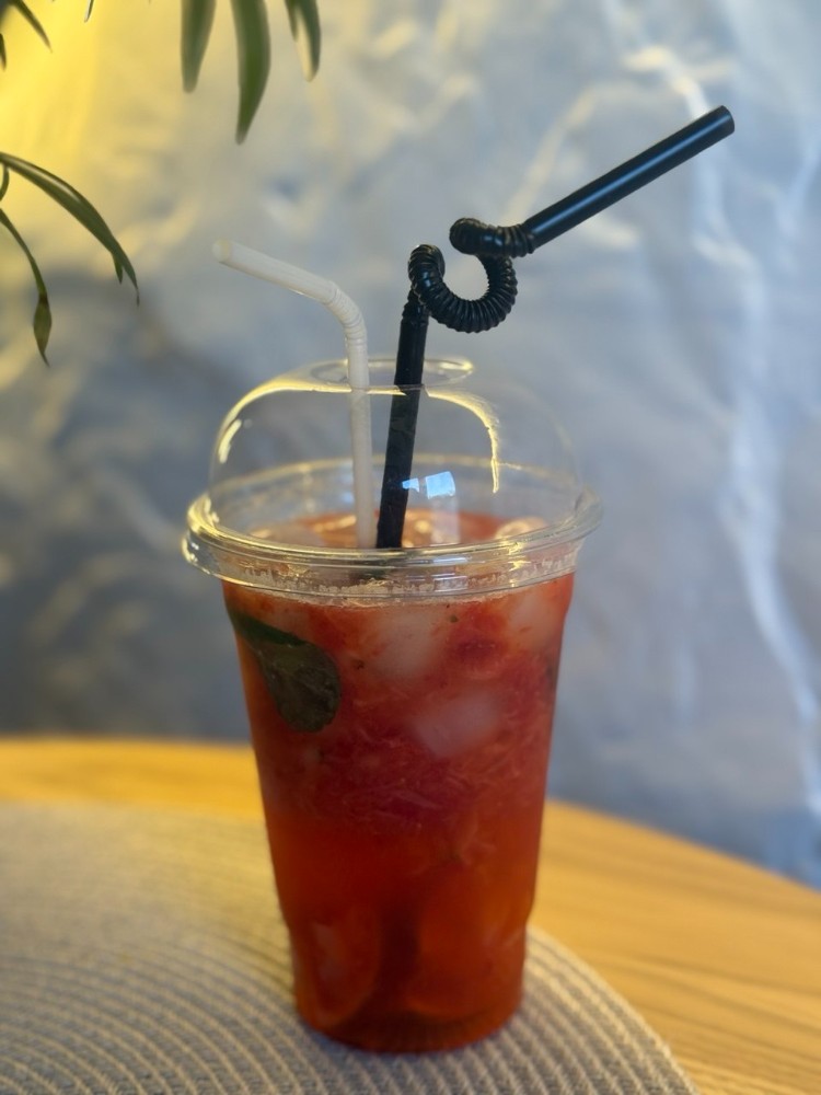 Полуничний мохіто